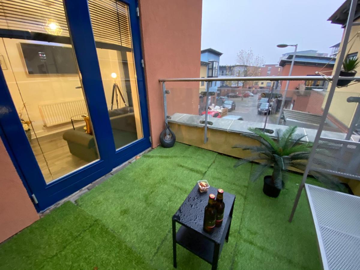 Luxe Place - Netflix & Workspace For 6 Birmingham Exterior foto